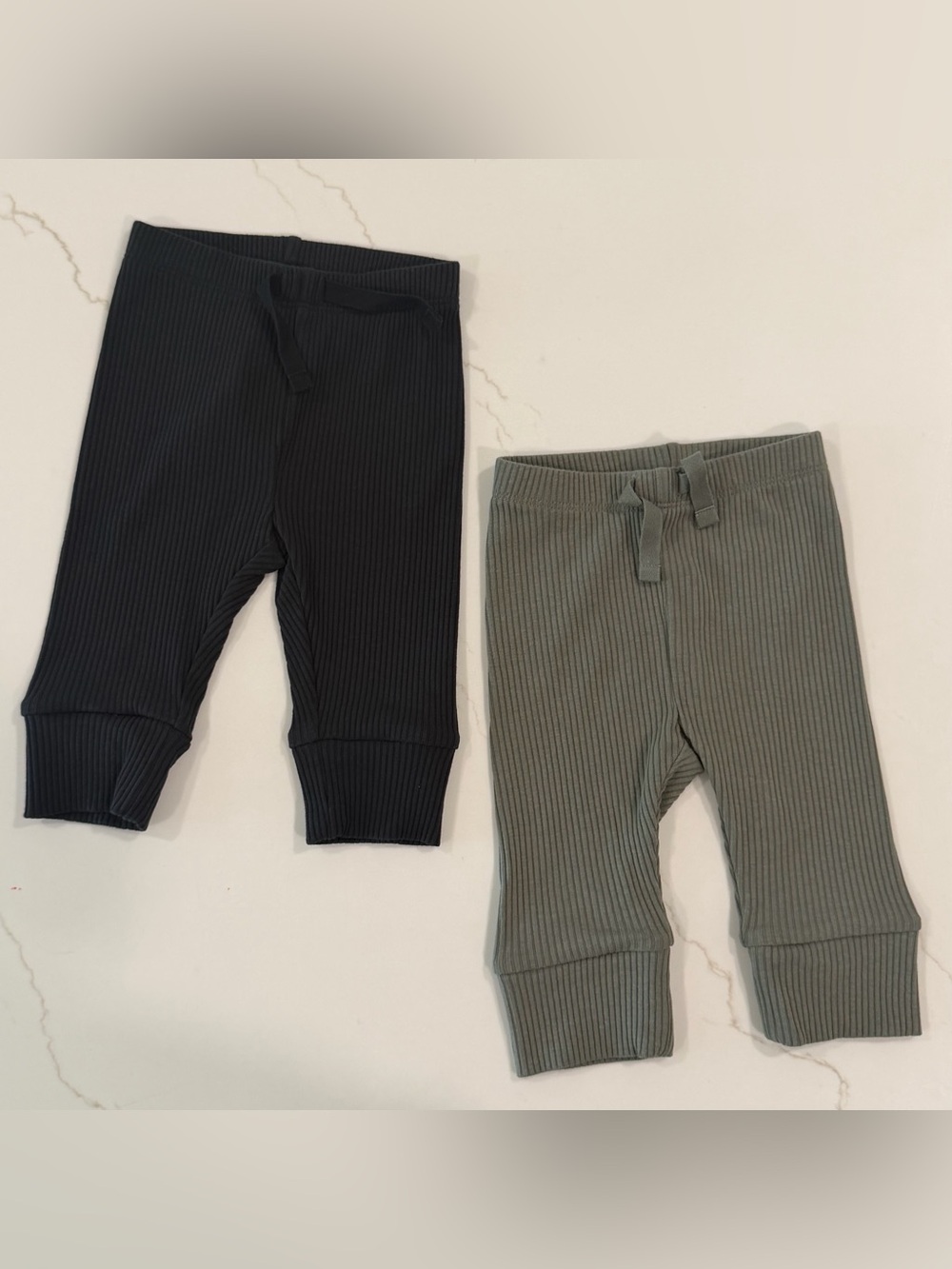 GAP Ribbed Leggings in Black and Olive Green